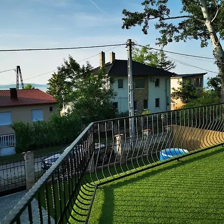 شقة Liget Fonyodliget - Balaton View 30 M From Beach. *